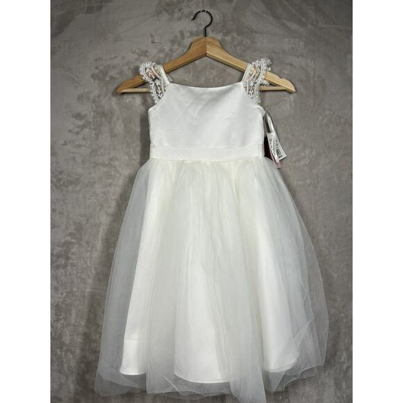 NWT DAVIDS BRIDAL Crochet Cap Sleeve Ivory Tulle Flower Girls Dress Size 5 - Picture 1 of 12